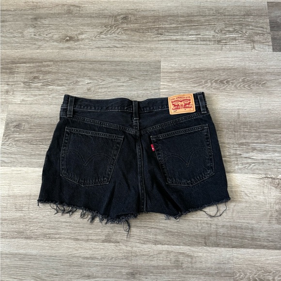 Levi’s 501 button fly black shorts 28 - Picture 3 of 10